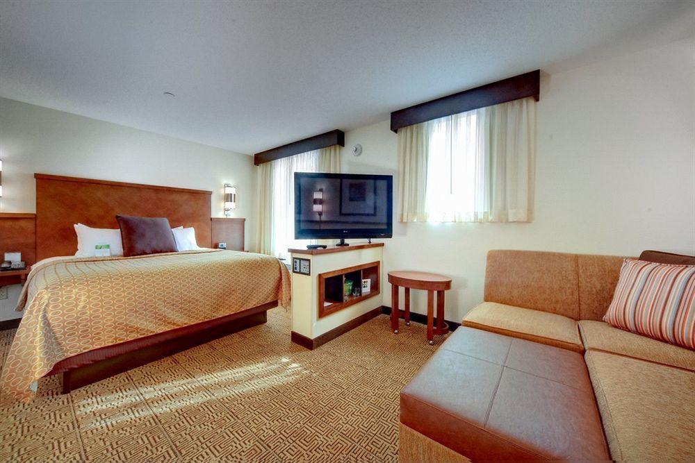 Hyatt Place Richmond Airport 3*